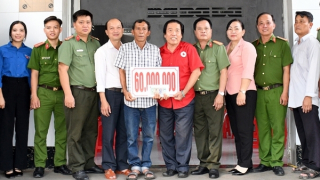 Công an Vĩnh Long bàn giao "Ngôi nhà 19/8" tặng Tổ viên bảo vệ ANTT ở cơ sở