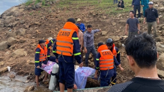 Rủ nhau ra lòng hồ thủy điện tắm, 1 học sinh đuối nước tử vong