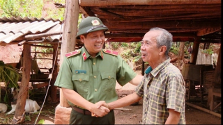 Bộ Công an khảo sát, triển khai xoá nhà dột nát cho cựu Phó trưởng Công an xã tại Sơn La