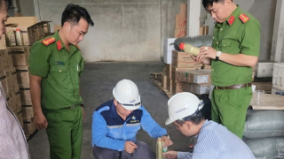 Phát hiện hàng nghìn sản phẩm nghi nhập lậu tại kho hàng Minh Khang