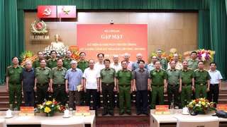 Bộ Công an gặp mặt nhân kỷ niệm 63 năm Ngày truyền thống lực lượng CSND