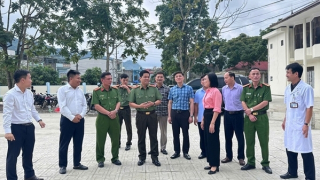 Đoàn công tác Văn phòng Bộ Công an làm việc tại xã Quản Bạ