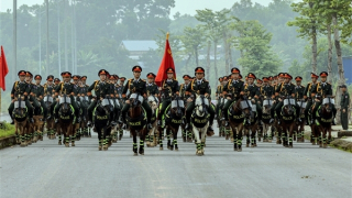 Kỵ binh CAND rèn ý chí trên thao trường "đổ lửa", tập luyện diễu binh A80