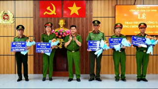 Khen thưởng các tập thể phá chuyên án sản xuất, mua bán 20 kg ma túy