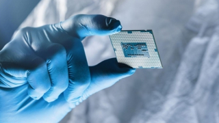 Chạy đua công nghệ trong cuộc chiến Microchip