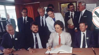 EU rạn vỡ: Hiệp ước Schengen trước bờ vực sụp đổ?