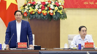 “Vừa thực hiện sắp xếp lại giang sơn, vừa đề ra các giải pháp để thúc đẩy tăng trưởng”