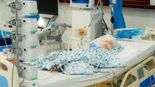 Sức khỏe 2 cháu bé trong vụ "xe điên" đâm liên hoàn ở Hà Nội ra sao?