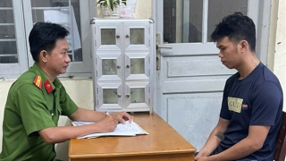 Bắt tạm giam thanh niên bóp cổ phụ nữ để cướp tài sản