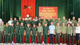 Bộ Công an thăm, tặng quà Trung tâm điều dưỡng thương binh Nho Quan