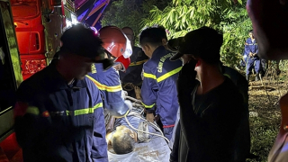 Giải cứu thành công nạn nhân bị mắc kẹt do tai nạn giao thông