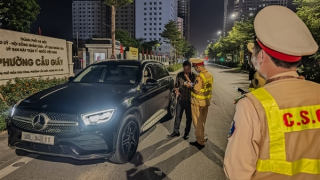 CSGT hoá trang xử lý nhiều ma men "ôm vô lăng" rời khỏi quán nhậu