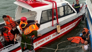 Đã cứu được 11 người vụ đắm tàu trên Vịnh Hạ Long