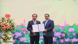 Thủ tướng trao Quyết định bổ nhiệm quyền Bộ trưởng Bộ Nông nghiệp và Môi trường