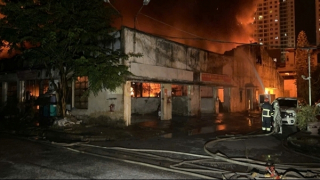 Khống chế đám cháy kho xưởng ở phường Tương Mai, không có thiệt hại về người