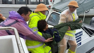 Những người lính cứu nạn, cứu hộ quả cảm trên vịnh Hạ Long