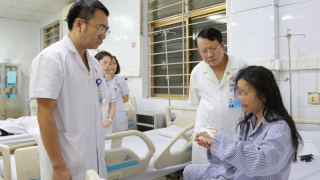 Bệnh viện kích hoạt báo động đỏ, tập trung cao nhất cứu chữa các nạn nhân vụ đắm tàu