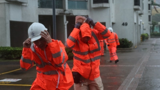 Bão Wipha áp sát, Hong Kong phát cảnh báo cao nhất