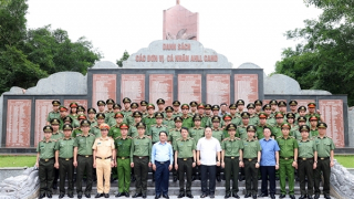 Đoàn đại biểu Đảng ủy Công an Trung ương, Bộ Công an dâng hương tại Khu di tích lịch sử CAND