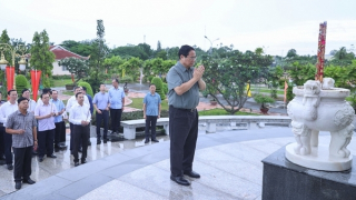 Thủ tướng tưởng niệm, tri ân các anh hùng liệt sĩ, người có công tại tỉnh An Giang