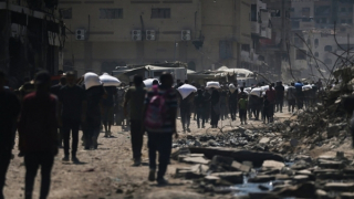 Đang xếp hàng chờ bột mì cứu trợ, 79 người Palestine bị hỏa lực Israel bắn gục