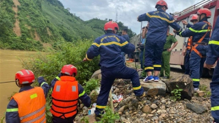 Điện Biên: Lật cầu treo, 2 người bị thương nặng