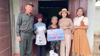 Trung đoàn CSCĐ Nam Trung bộ trao tặng quà cho hàng trăm gia đình ở Khánh Hòa