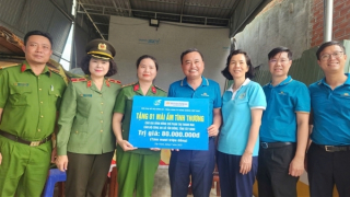 Cục Công tác chính trị tổ chức nhiều hoạt động xã hội từ thiện