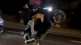 Xử lý nhóm thanh thiếu niên tụ tập đua xe, bốc đầu, gây náo loạn đường phố