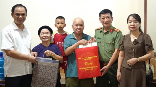 Công an tỉnh Thái Nguyên thăm hỏi gia đình người có công với cách mạng