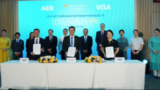 Vietnam Airlines hợp tác cùng ACB và Visa ra mắt thẻ hội viên tích hợp thanh toán Lotusmiles Pay