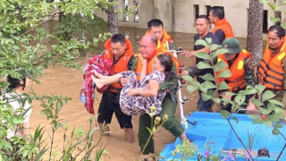 Công an ứng trực 100% quân số, đảm bảo an toàn cho nhân dân vùng lụt