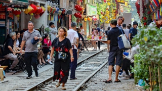 Bài 1: Vỉa hè chật xe và hàng quán, tràn lan vi phạm