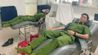 Thêm hai Cảnh sát cơ động Công an TP Đà Nẵng hiến máu cứu người