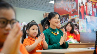 Phu nhân Tổng Bí thư Tô Lâm thăm lớp học tiếng Việt tại Nga