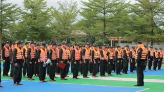 Trung Đoàn CSCĐ Bắc Trung Bộ xuất quân hỗ trợ người dân khắc phục hậu quả lũ lụt