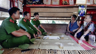 Già làng Cơ Tu chung tay gìn giữ an ninh, trật tự cơ sở