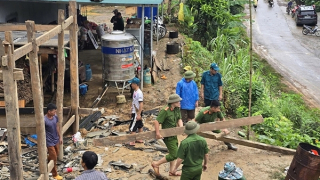 Kịp thời hỗ trợ, giúp đỡ nhân dân di chuyển tài sản, nhà ở do bị ảnh hưởng của mưa lũ