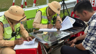 Chỉ có bằng B2, vẫn cố tình lái xe khách 29 chỗ trên cao tốc