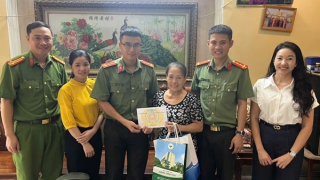 Cục Tổ chức cán bộ phối hợp Bệnh viện 19-8 thăm, tặng quà, khám bệnh miễn phí cho người có công