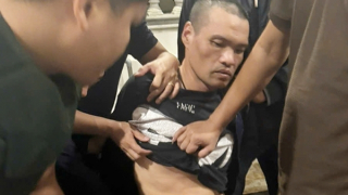 Khống chế tên cướp lẩn trốn khu vực biên giới, thu tại chỗ 2 khẩu súng