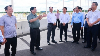 PM inspects key infrastructure projects in Hue