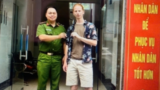 Bắt tài xế taxi cướp giật tài sản của du khách người nước ngoài