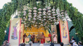 Nghệ sĩ Việt Nam biểu diễn, thu hút đông đảo khán giả tại Quảng trường Đỏ