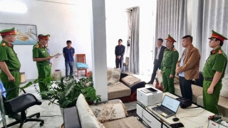 Bắt Giám đốc và Phó Giám đốc Công ty TNHH Nam Ban Silk