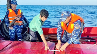 Bắt quả tang tàu cá vận chuyển 40.000 lít dầu DO không rõ nguồn gốc