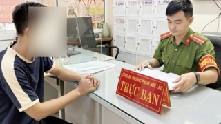 Những màn kịch báo hoang tin