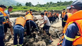 Công an Sơn La huy động lực lượng hỗ trợ, giúp dân khắc phục hậu quả mưa lũ
