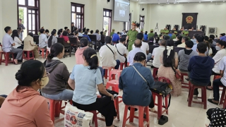 Hàng trăm bị hại mua dự án “ma” có mặt trong phiên xét xử vụ "lừa đảo chiếm đoạt tài sản"