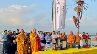 Cầu siêu tưởng niệm nạn nhân vụ lật tàu du lịch Vịnh Xanh 58